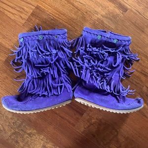 Kids Minnetonka Purple Fringe Boots